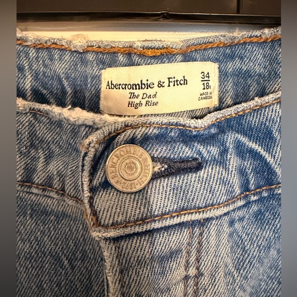 Abercrombie & Fitch Dad High-Rise Jeans - Picture 3 of 4